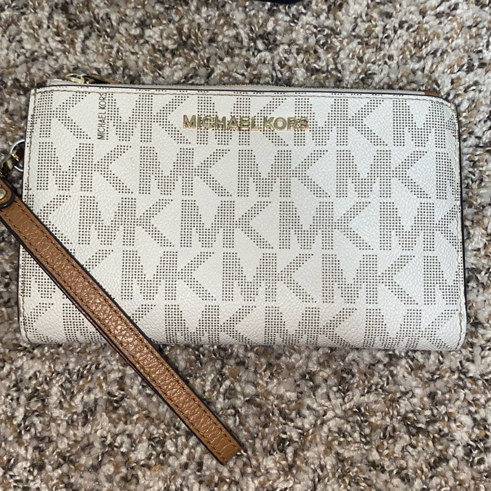 EUC Michael Kors wallet
